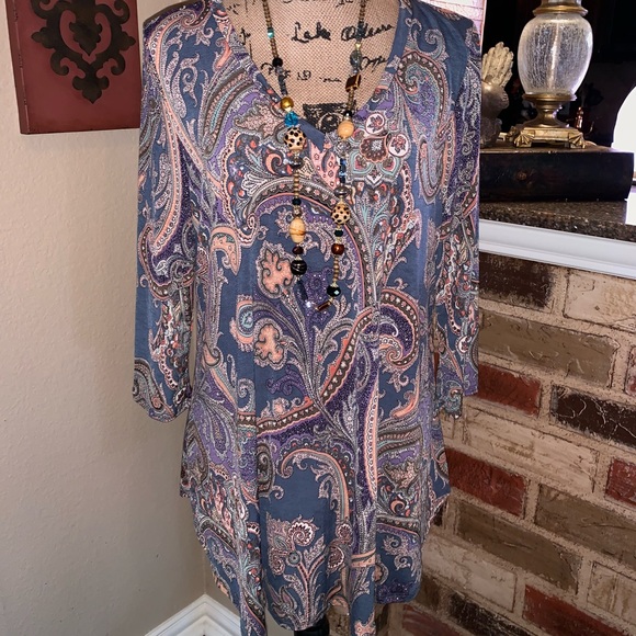 Pink Coconut Boutique Tops - Sale! ⭐️Paisley Floral Top